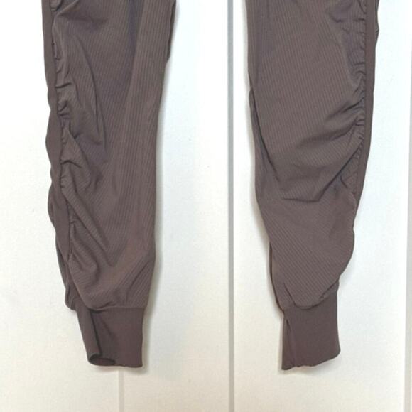 Lululemon Beyond the Studio Jogger Womens Size 8 Lunar Rock - Picture 8 of 10